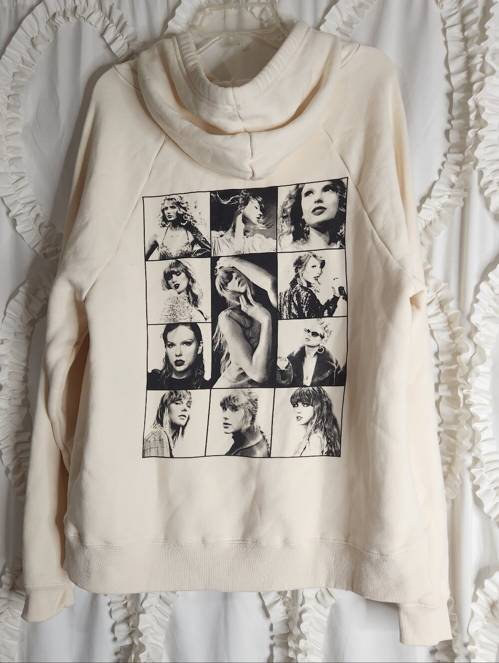Taylor Swift Cream Pullover Hoodie The Eras Tour III Sz Small